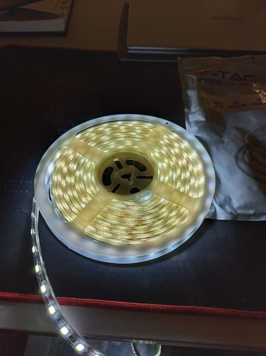 Banda led, 60smd, cu silicon, 1000 lm, 10W/M, 12V, lumina rece, noua