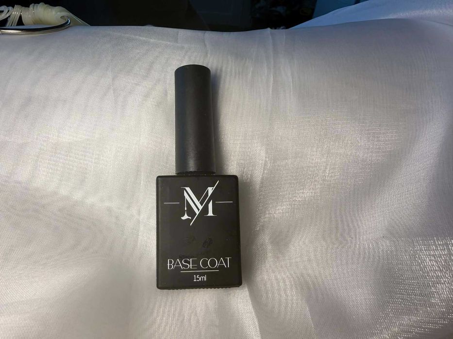 Гел лакове и бази