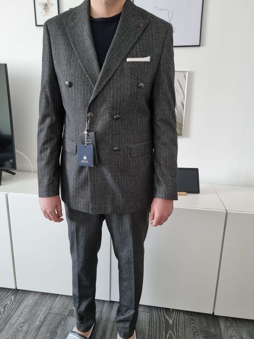 Costum bărbați nou cu eticheta, 80% lana