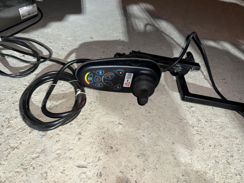 Продам инвалидную каляску электронная