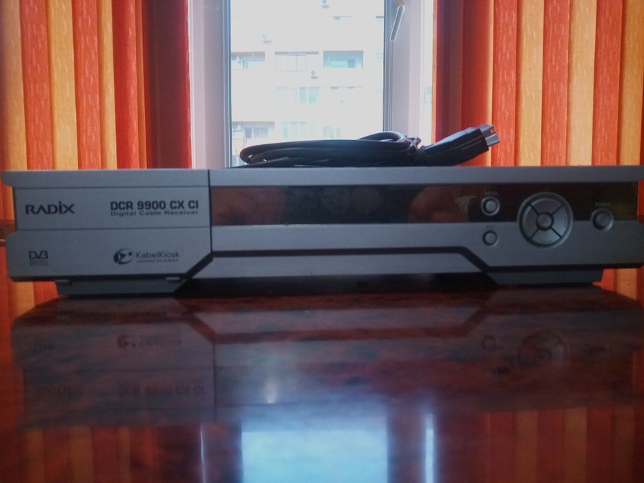 Сателитен приемник за кабелна телевизия