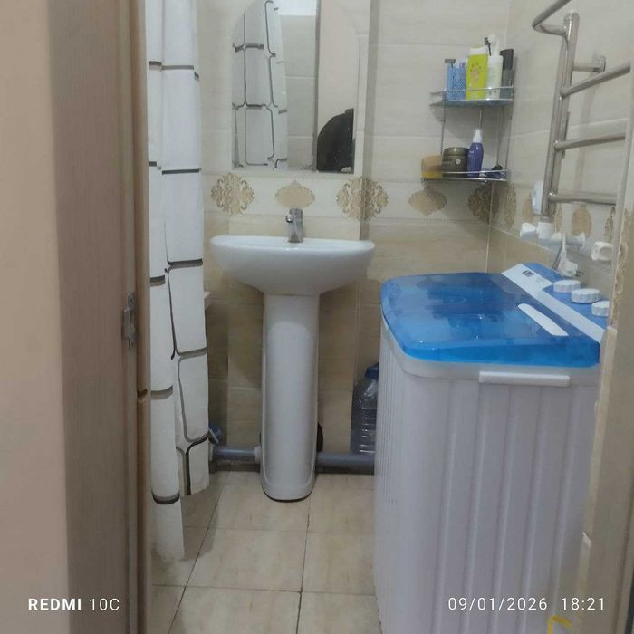 Guliston shahar Yangi bozorda kvartira sotiladi