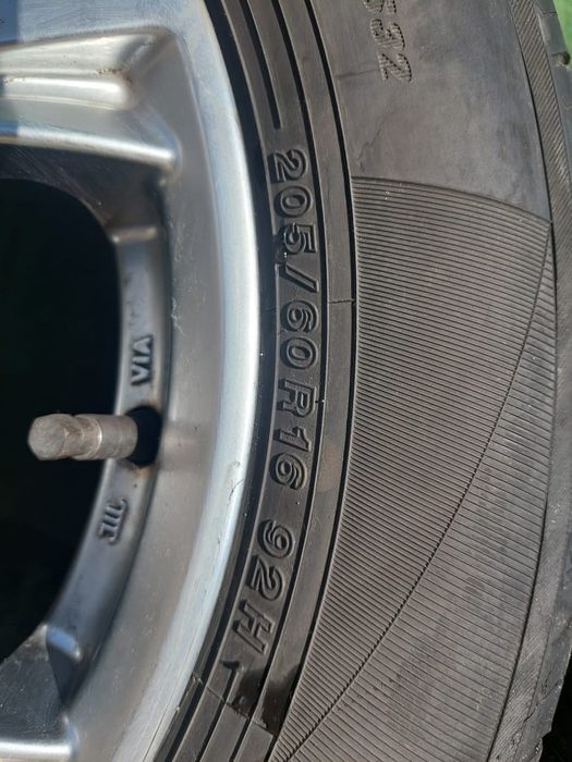 Продам комплект шин с дисками