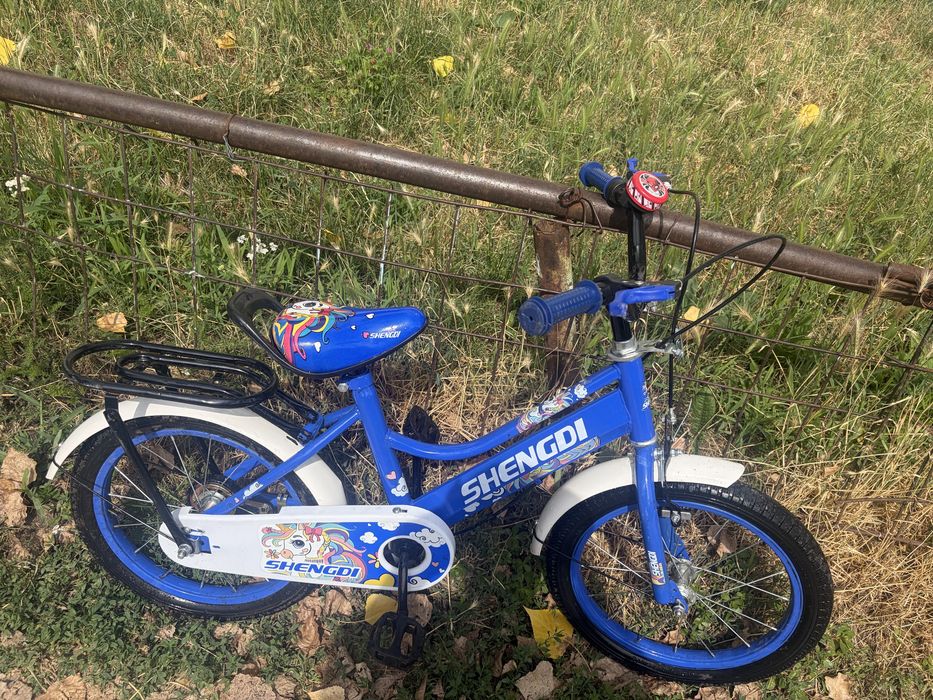 Vand bicicleta cu roti pe 14