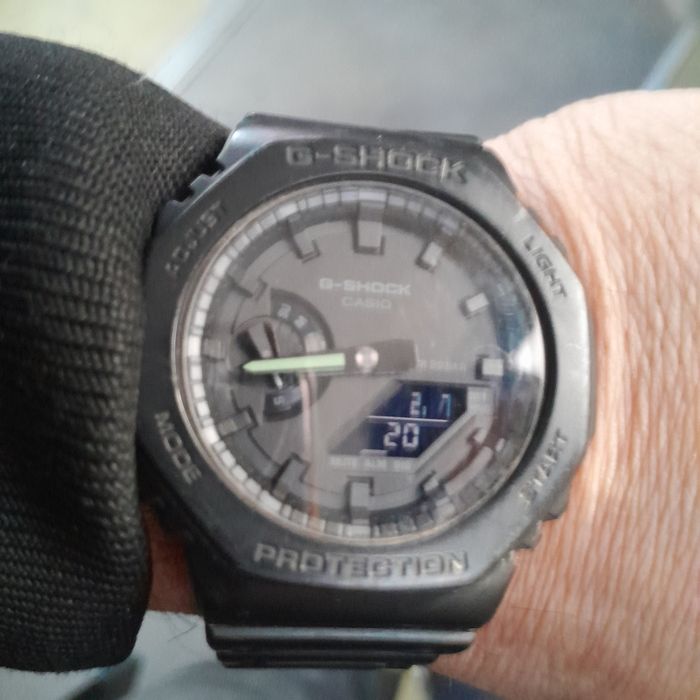 Продаются наручные часы касио  джи шок б.у.