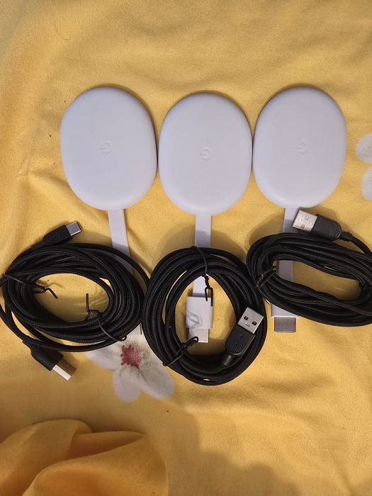 Vând media player Google Chromecast 3buc