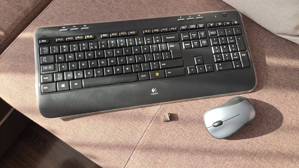 Kit tastatura si mouse Logitech Mk520