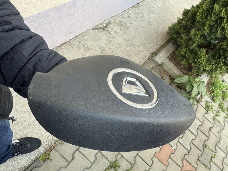 Piese Logan  TRIPLA STOPURI cu defecte ! si Airbag 150 lei logan 2