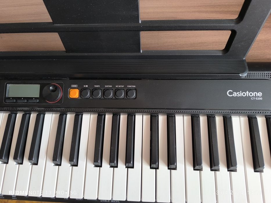 Продам синтезатор Casio CT-S200