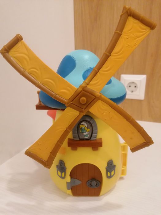 Смърфове, големи къщи и мелница