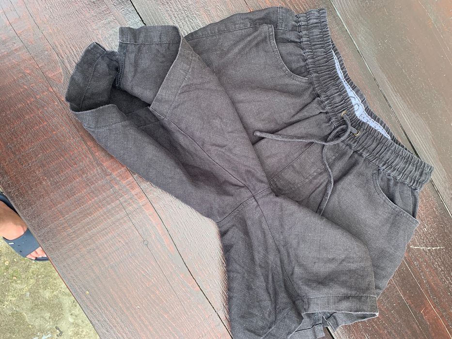Pantaloni scurți din in L