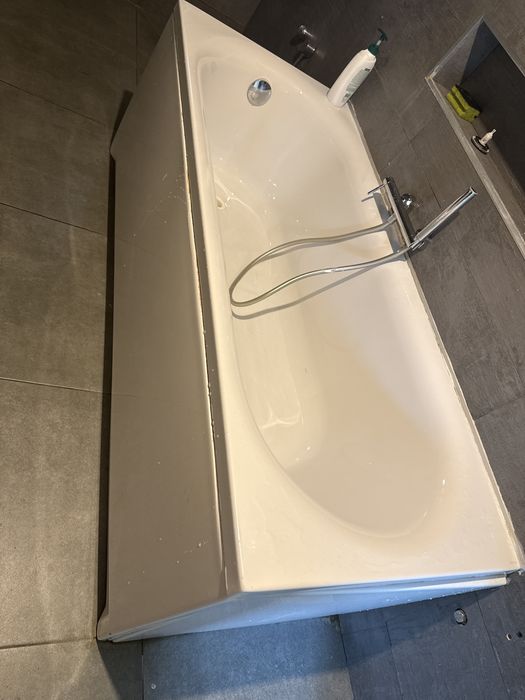 Cada baie, dimensiuni exterior 170*70 cm