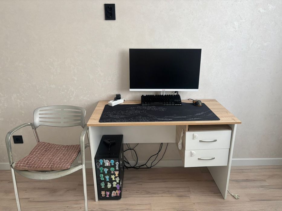 Продам письменный стол