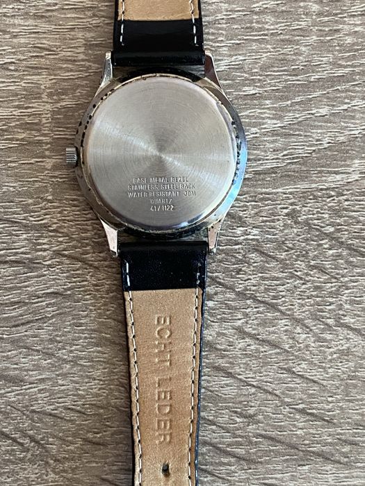 JUNGHANS quartz (Germany)- Качествен ръчен часовник с дата