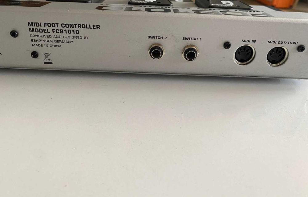 BEHRINGER FCB1010 Midi Footswitch / Футсуич