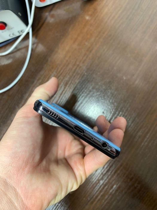 Самсунг а52 в хорошем состоянии