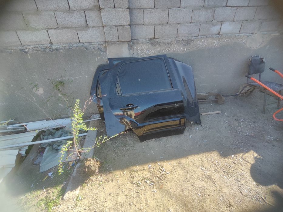 Продам запчасти на Мазда требют
