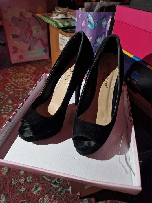 Секси обувки на висок ток STILETTO - чисто нови, елегантни, остър връх