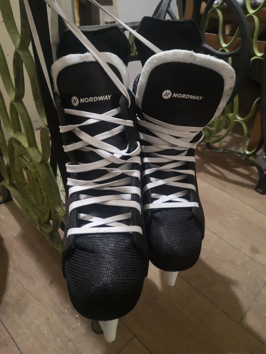 Продам коньки 40-41 размер