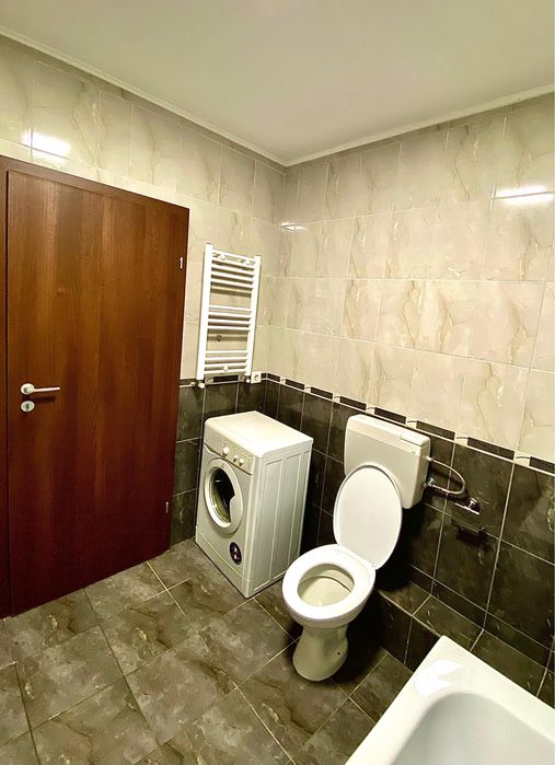 Inchiriez apartament cu 2 camere, cu parcare