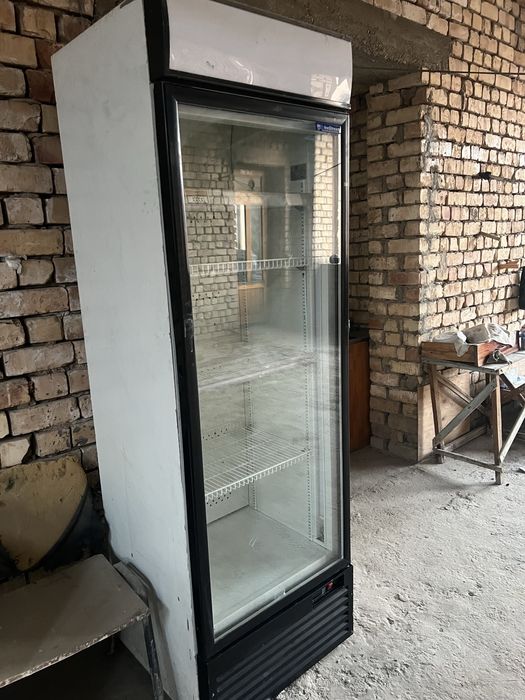 Холодильный шкаф