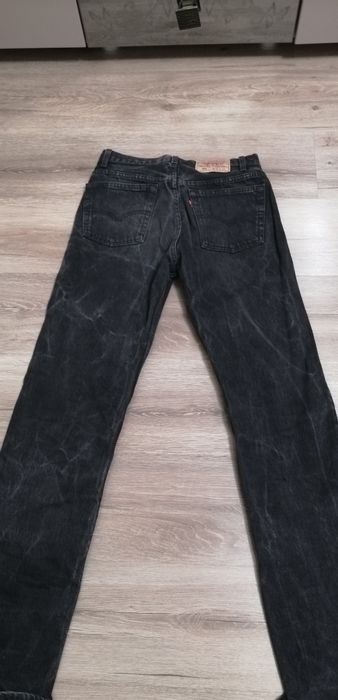 Фирменные  джинсы Levi's