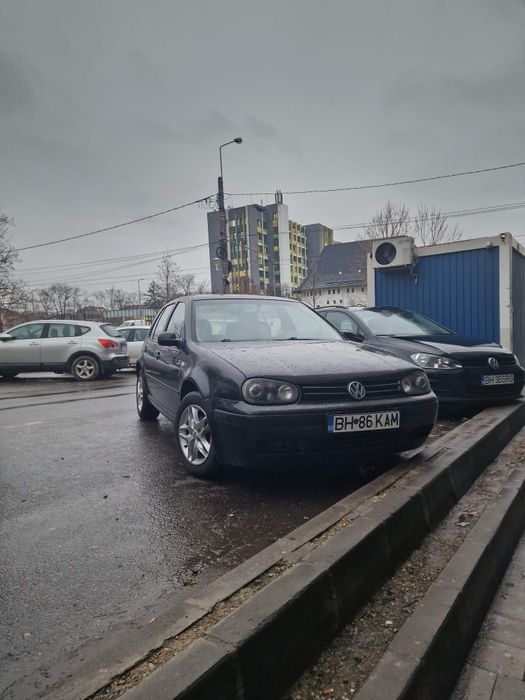 Vând  sau schimb golf4