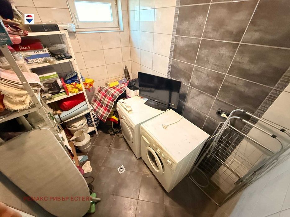 Градска къща на два етажа за продажба кв. Родина 3