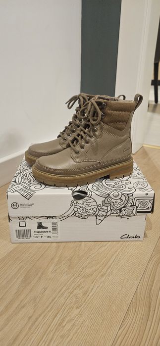 Ghetute Clarks ,marimea 31 ,o singura purtare