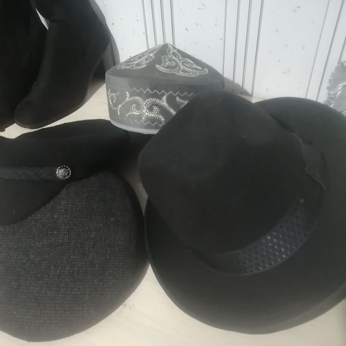 Шляпы разные. 500 тг.