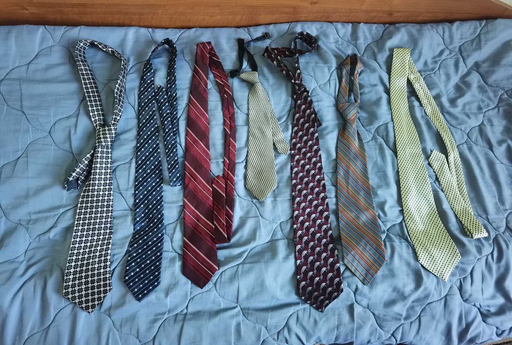 7 вратовръзки с различна дължина- цената е за всички
