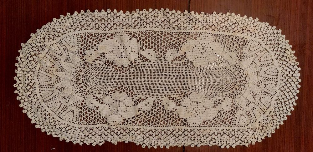 Продавам ръчно изработени битови разкошни карета,  бродирани на една