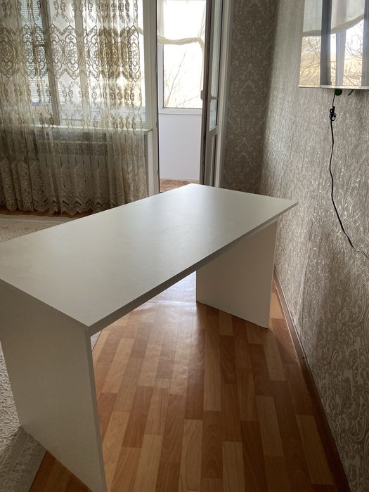 Писменный стол белый