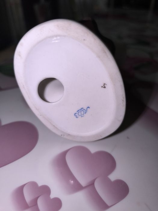 Фарфоровая статуэтка.