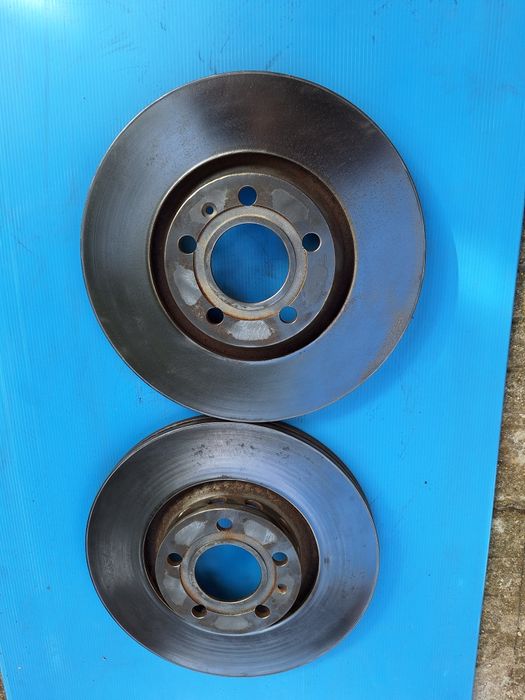 Audi A4 B6 2.5tdi предни дискове в Уникално състояние прави  без ръб