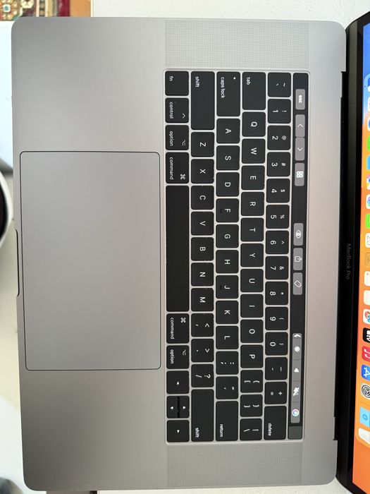 Macbook Pro 15inch 2017/i7/16/512