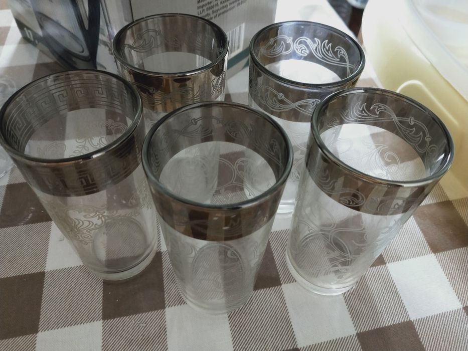 Продам стаканы 13шт и рюмки