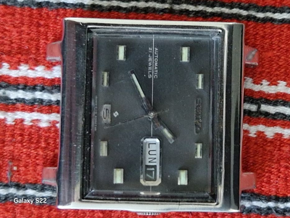 Vând ceasuri diferite