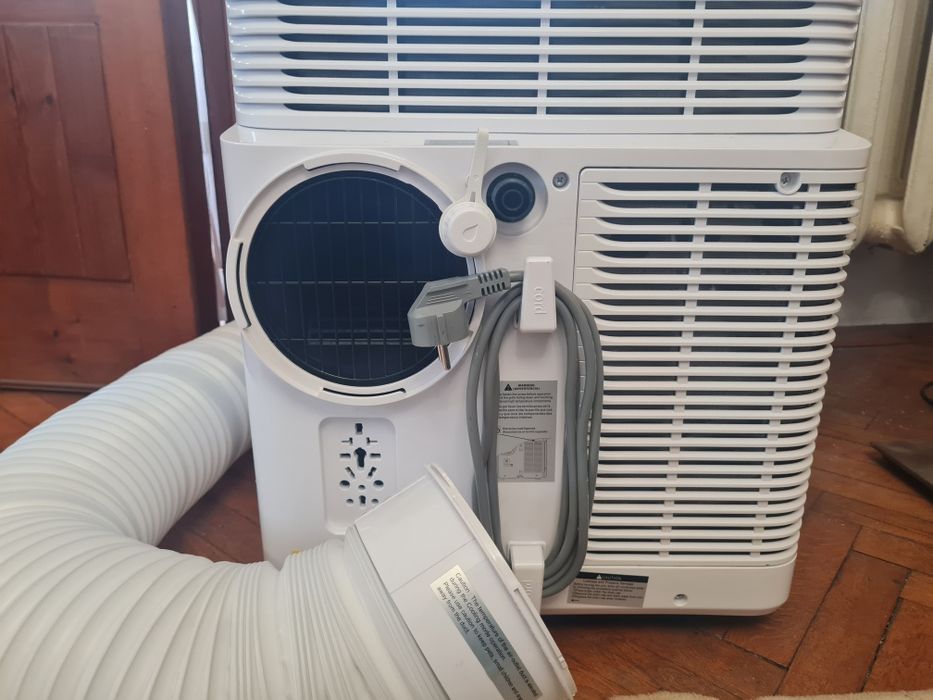 Мобилен климатик и обезвлажнител AEG, model AXP26U338CW, с гаранция