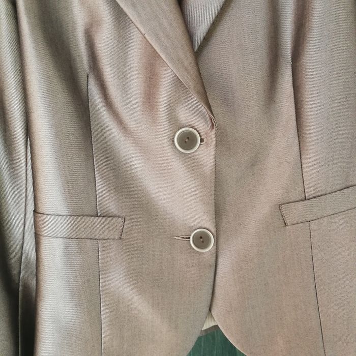 Дамски сив/сребрист костюм