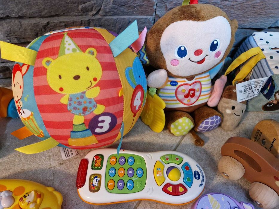 Lot jucarii si antemergator de lemn