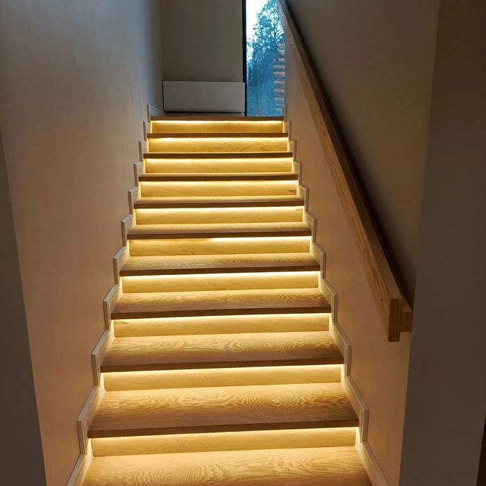 "Wooden stairs" лестница из массива дуба Ёғоч зинапоялар Yog'och zina