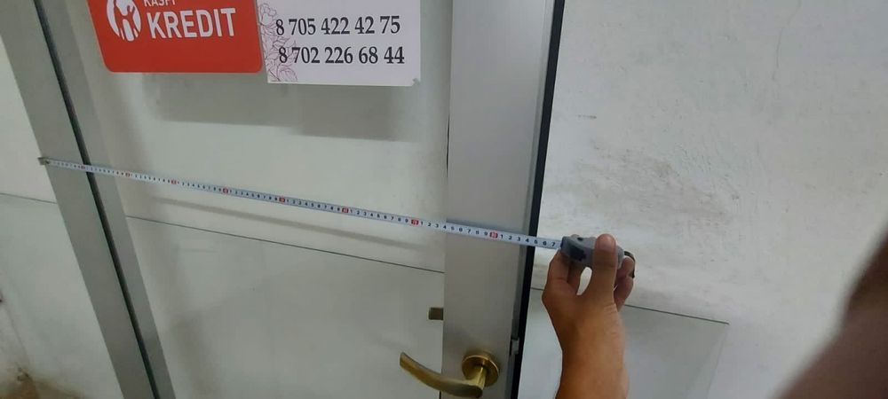 Срочно продам дверь алюминиевую