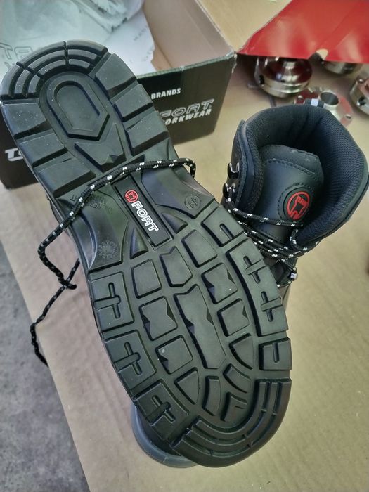 Работни обувки 41 с метално бомбе