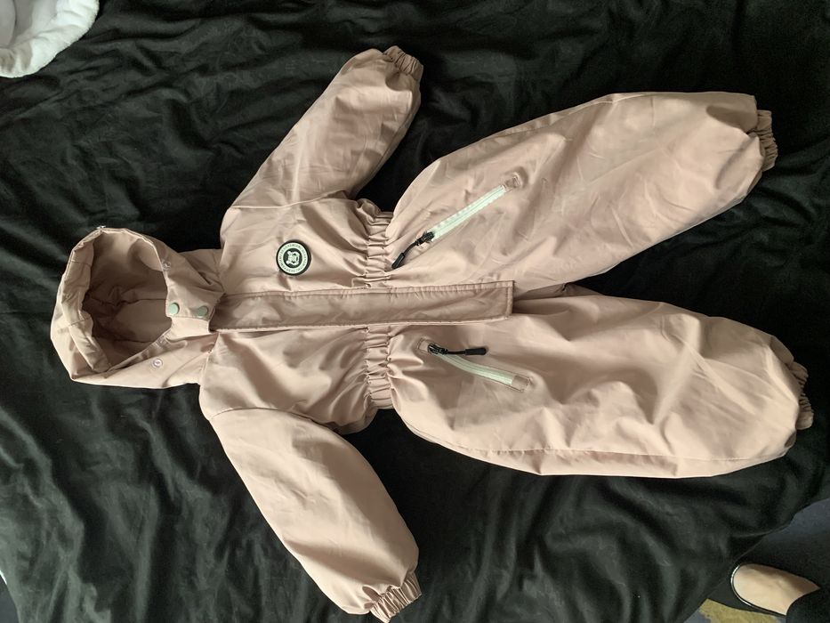 Продам комбинезон для девочки зима