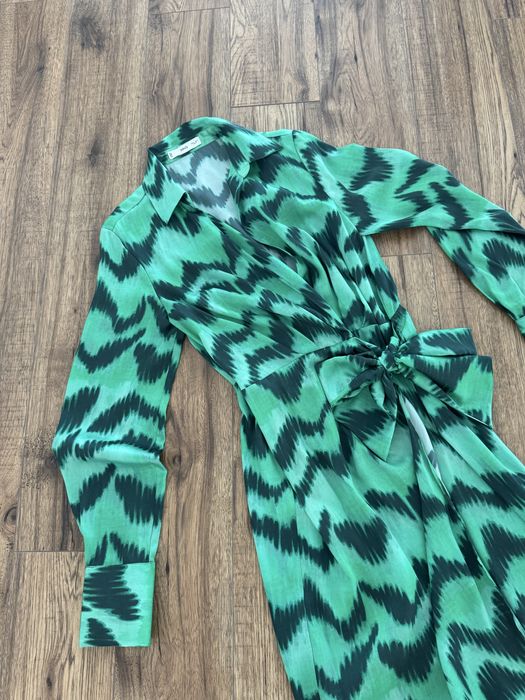 Сатенена рокля , Mango