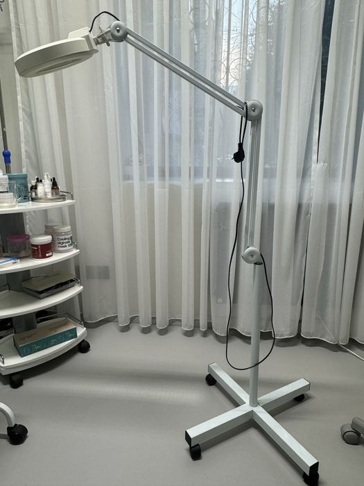 Продам Лампу лупу