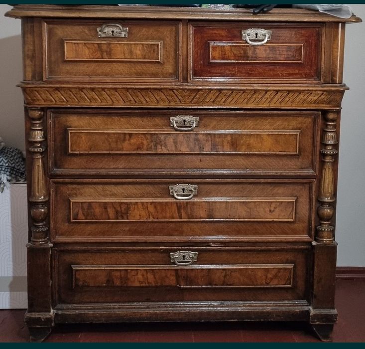 Антикварный буфет. Будет произведена качественная реставрация.