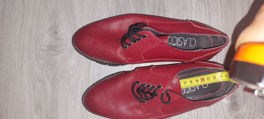 Pantofi de piele