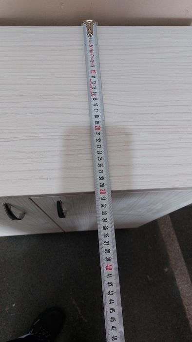 Бял шкаф с две вратички